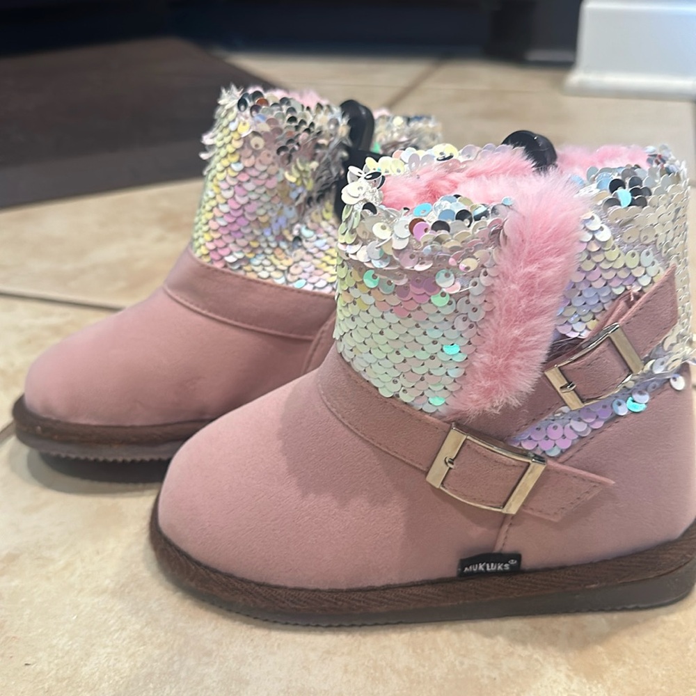 Snow boots NWT